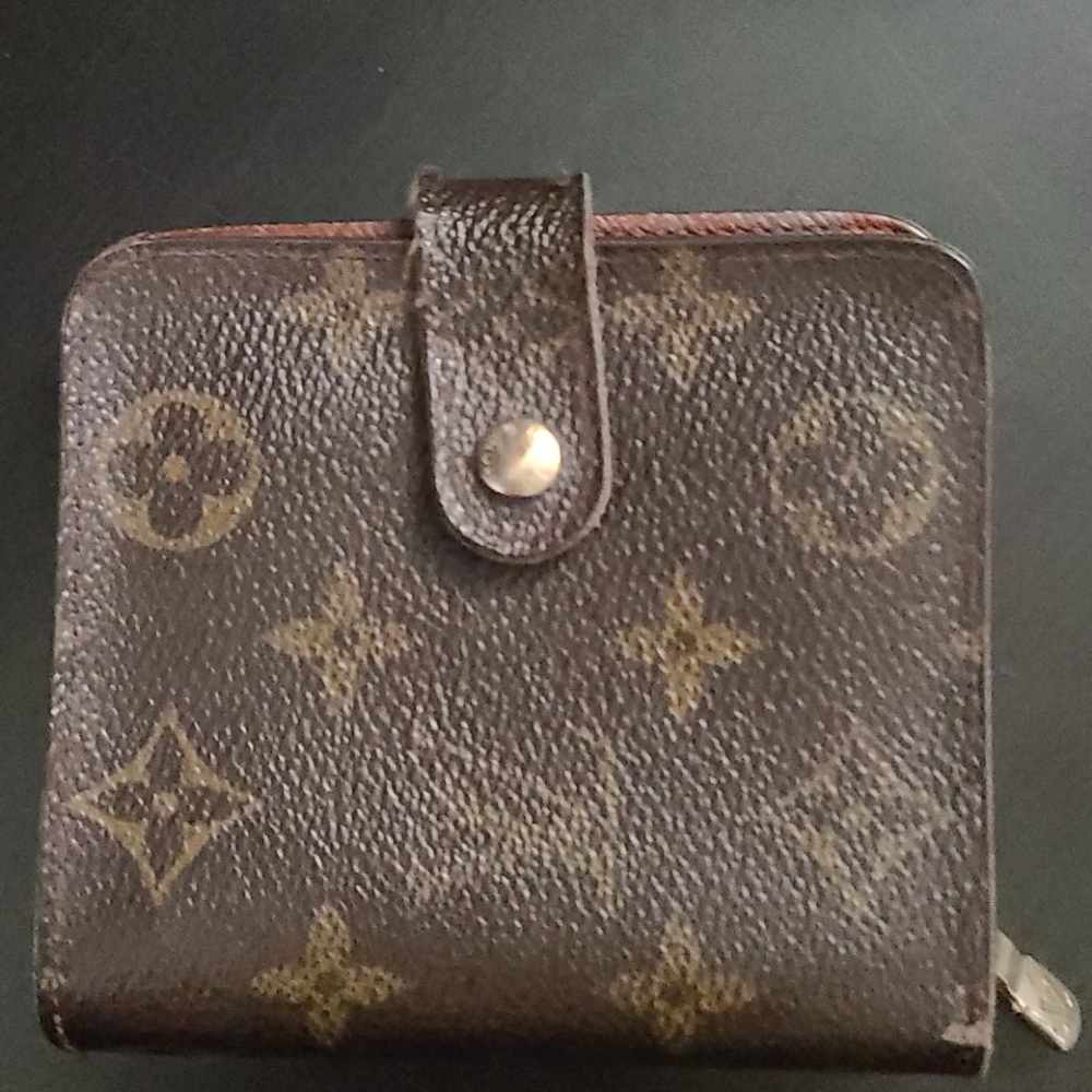 Louis Vuitton Short Wallet